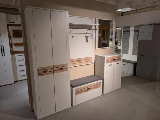 Garderobe Mantena